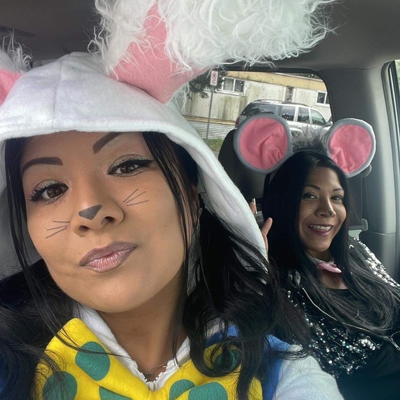 Meet your posher! Trader and seller! - Picture 5 of 9